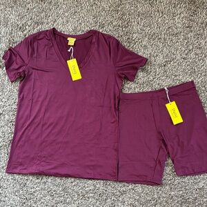 Daisy NWT Solid V-Neck Short Sleeve Top & Biker Short Set in Burgundy